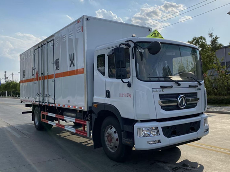 東風(fēng)D9毒性氣體廂式運(yùn)輸車(chē)